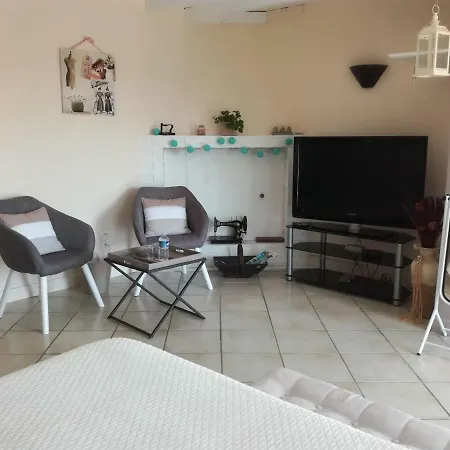 Maison D'hote Orion בית הארחה